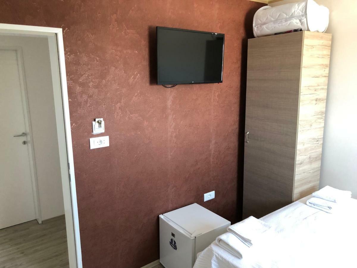 Kubi Hotel Struga Exterior photo